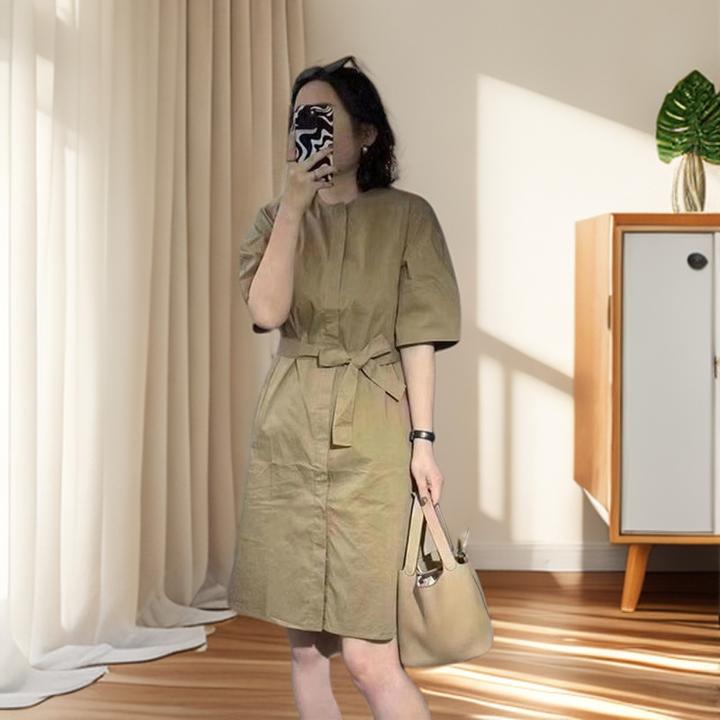 今年流行的爆款大方得体的裙子卡其色衬衫式连衣裙2025年夏季新款