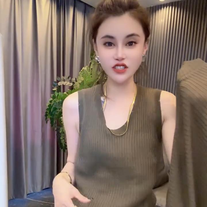 欧货2025秋冬新款时髦洋气减龄U领显瘦背心+长袖针织开衫两件套