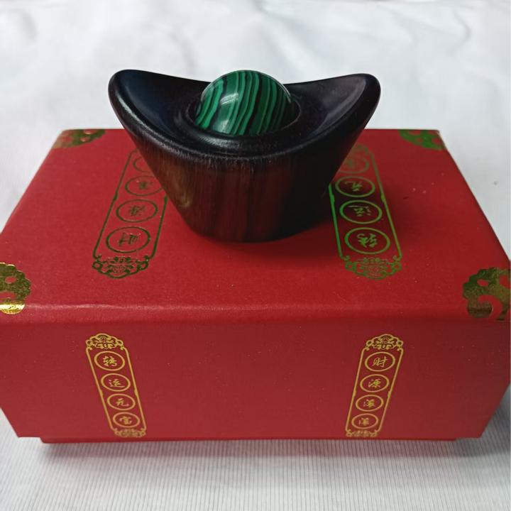 小叶紫檀木搭配孔雀绿珠子转运元宝。手把件。摆件