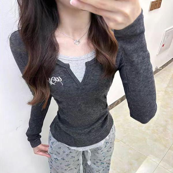 美式复古v领假两件长袖t恤女秋冬2025新款修身显瘦甜辣妹打底上衣