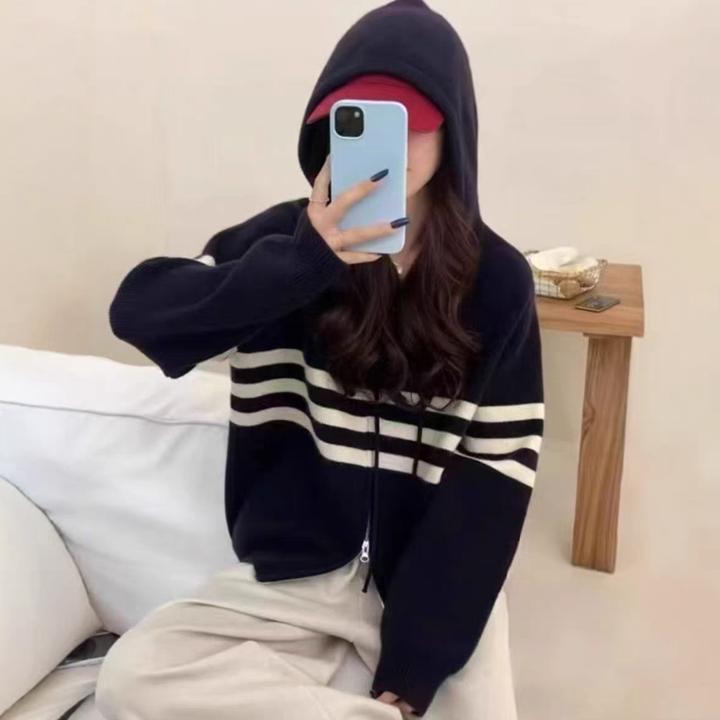 秋季穿搭韩系条纹连帽宽松毛衣外套女秋冬新款高级感针织开衫上衣