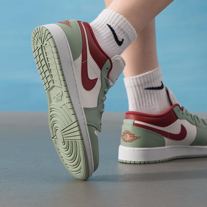 NIKE耐克女鞋25新款运动鞋air jordan 1低帮透气休闲鞋553560-133