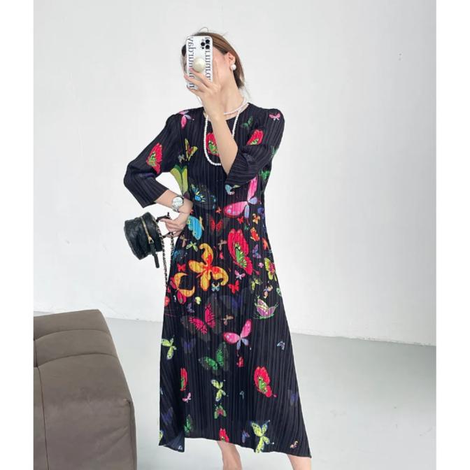 三宅褶皱2025秋季新款蝴蝶印花法式轻奢连衣裙女气质优雅显瘦长裙