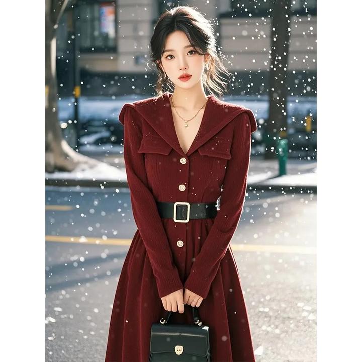 酒红色连帽灯芯绒连衣裙秋冬千金感穿搭漂亮独特御姐中长款裙子潮