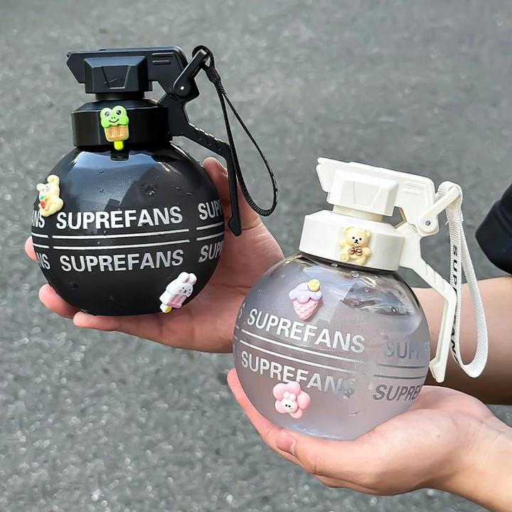 水杯2025新款女高颜值便携学生水瓶男炸弹杯子防摔运动耐高松弛感