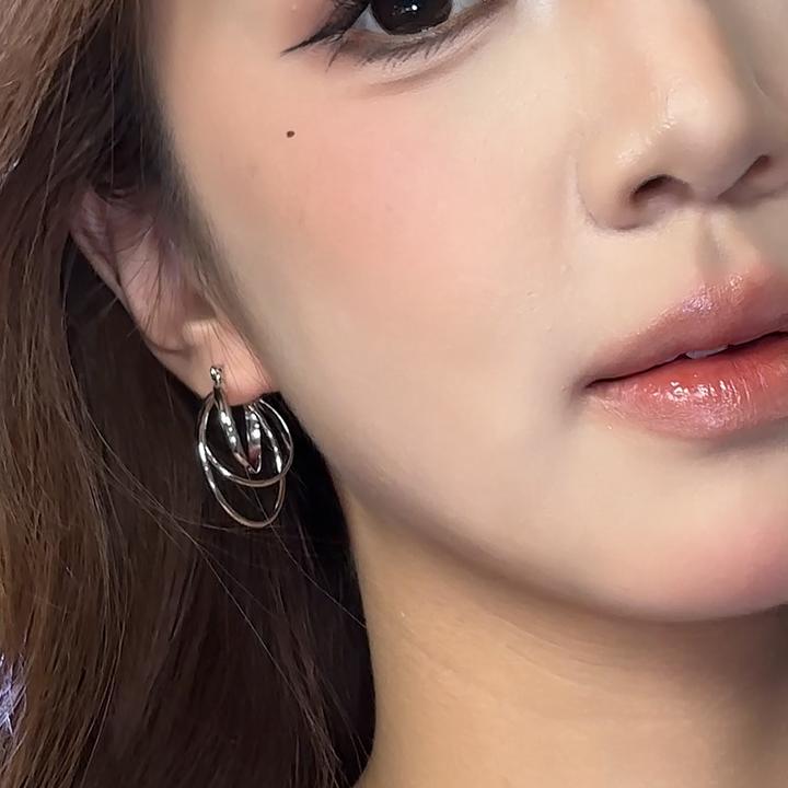 合金耳饰 银色立体三圈交叉耳钉小众简约复古高级感耳环独特气质