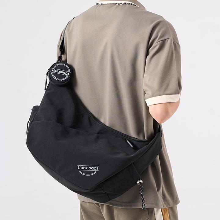 斜挎包男生潮牌2025新款时尚休闲机能骑行运动潮流邮差男款单肩包