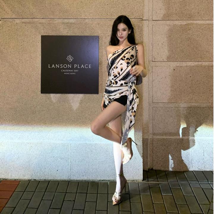 2025夏季新款爆款纯欲洋气慵懒风多巴胺上衣女配高腰显瘦短裤套装