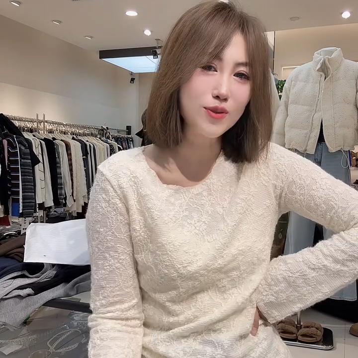 镂空长袖打底衫圆领气质百搭喇叭袖轻奢设计师蕾丝新款式修身显瘦