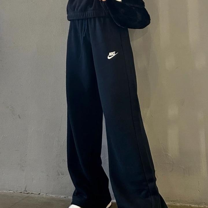 NIKE/耐克女子巴恩风中腰薄绒运动阔腿裤针织休闲刺绣FB2728-010