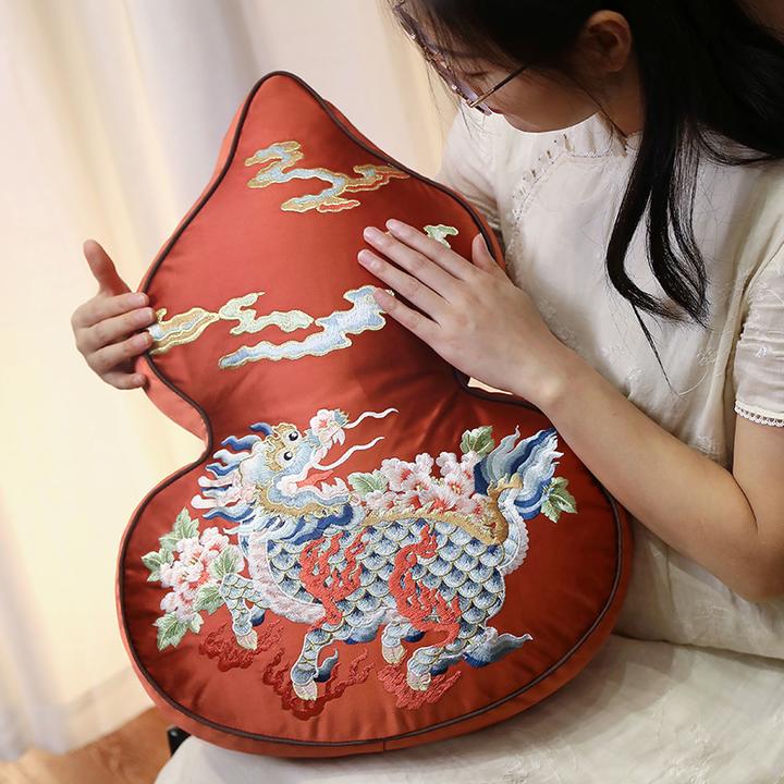 国潮麒麟葫芦新中式抱枕刺绣床头靠枕沙发靠垫高档靠包车载中国风