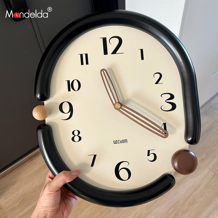 Mandelda免打孔钟表挂钟客厅简约大气2025新款创意轻奢时钟挂墙
