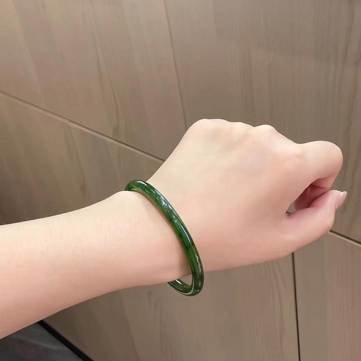 【玉在东方】x绿镯和田玉碧玉女款气质时尚百搭绿色菠菜绿（有黑点）