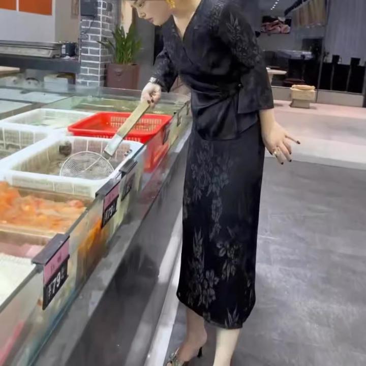 2024新款时尚端庄V领上衣半身裙两件套修身显瘦女