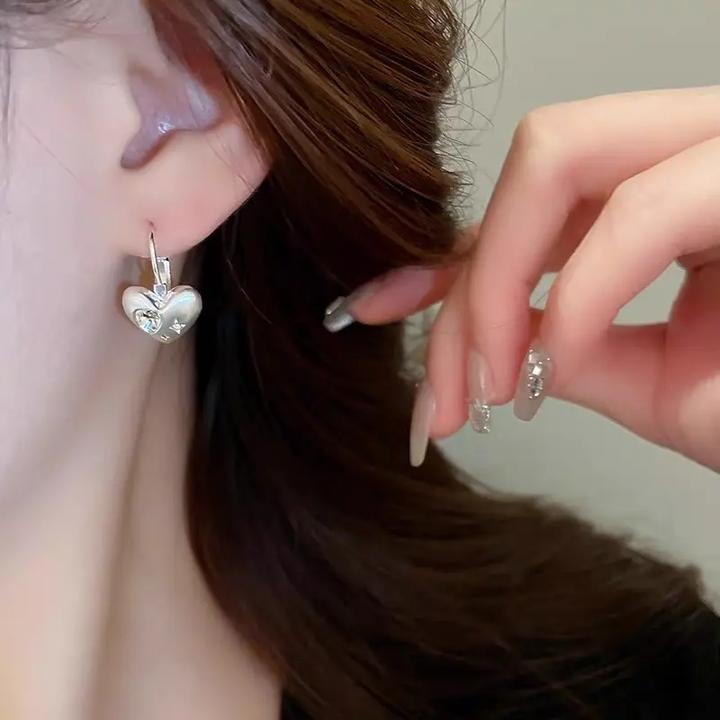 合金耳饰 时尚金属拉丝爱心耳扣简约银色小众设计甜酷耳环百搭ins