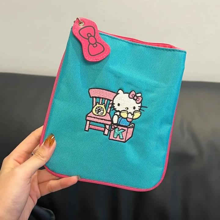 日系新款猫咪刺绣化妆包卡通可爱收纳包多功能小物便携零钱包小方