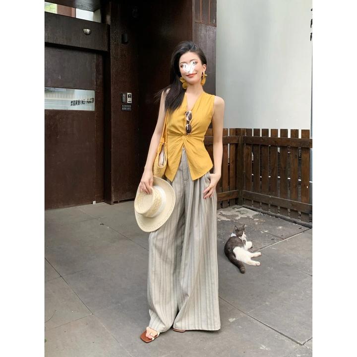 法式气质设计感V领扭结褶皱无袖上衣+时尚休闲宽松条纹阔腿裤套装