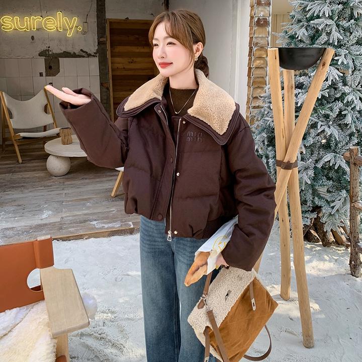 新款 50绒咖色翻领羊羔毛拼接羽绒服女短款159-725