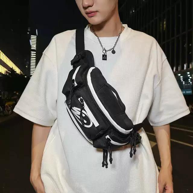 胸包男士腰包摩托车骑行机车装备包骑士斜挎包男女运动防水小背包