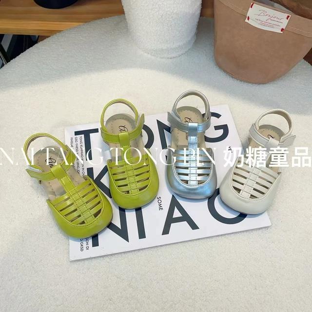 韩版森系女宝软底透气凉鞋时尚包头百搭女童镂空公主鞋软底沙滩鞋