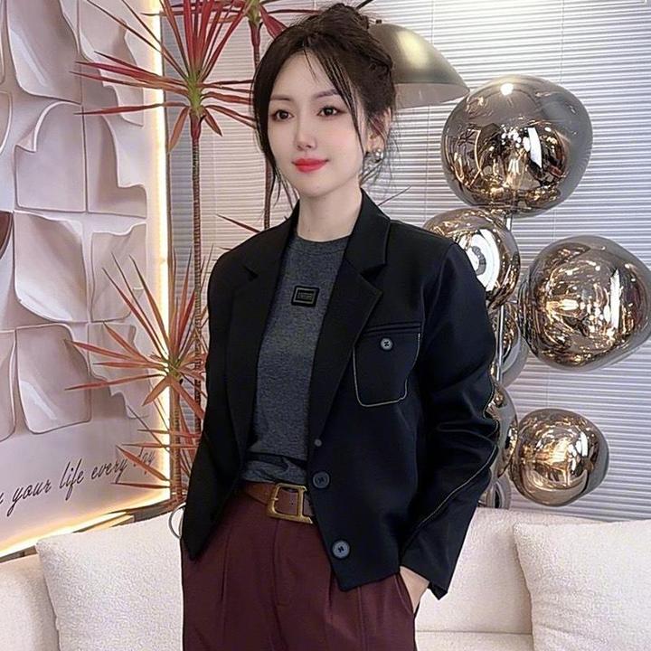 西装外套女2024秋季新款时尚小众高级口袋设计感百搭短款长袖上衣