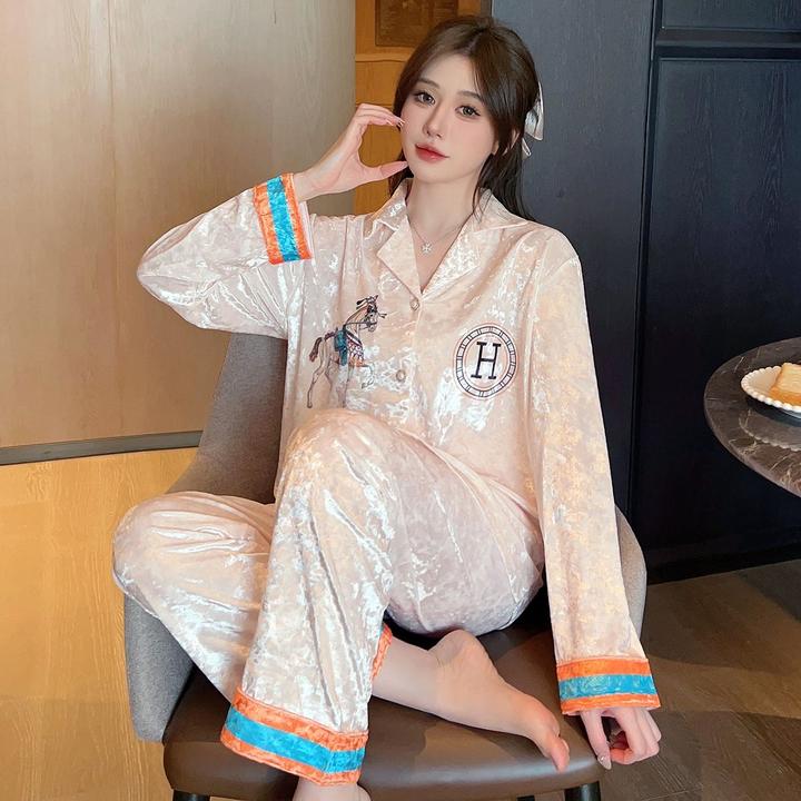 睡衣女春秋款2024年新款金丝绒长袖宽松秋冬薄绒高级感居家服套装
