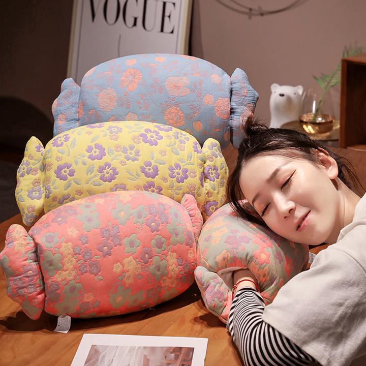 三层纱暖手抱枕插手毛绒玩具抱枕捂手午睡枕学生睡觉玩偶女生冬季