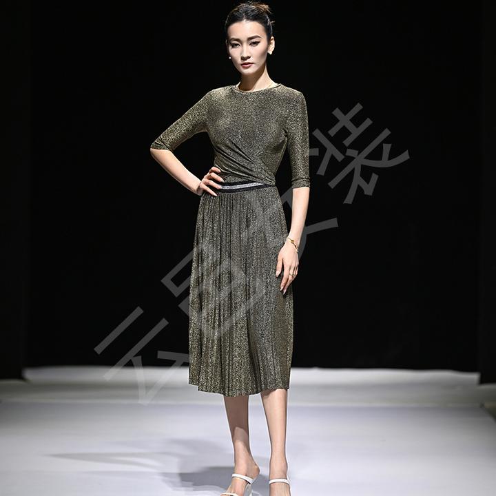 亮丝中袖气质女装连衣裙收腰显瘦复古百褶法式时尚高弹韩国纱长裙