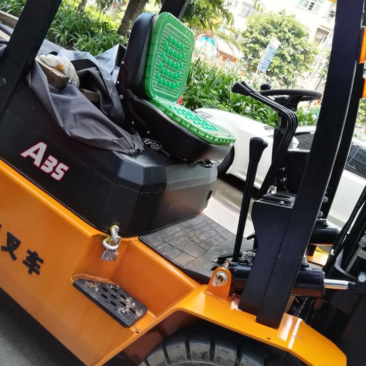 叉车坐垫夏季凉垫通风透气铲车旋耕机挖机拖拉机抱车双层塑料坐垫