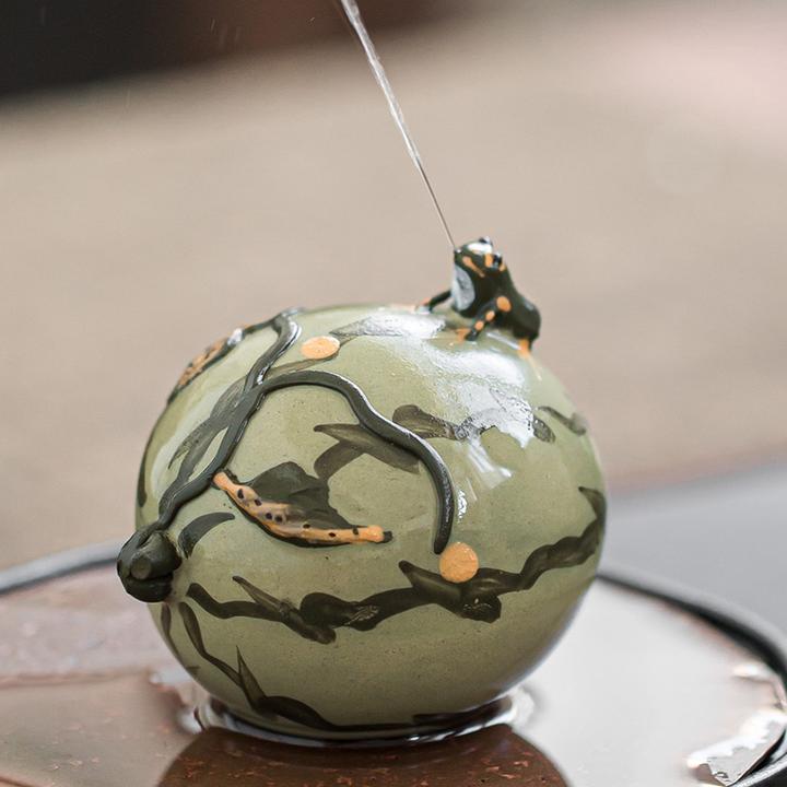 紫砂茶宠摆件盖置喷水青蛙可爱茶养道茶玩葫芦青蛙功夫茶道零配