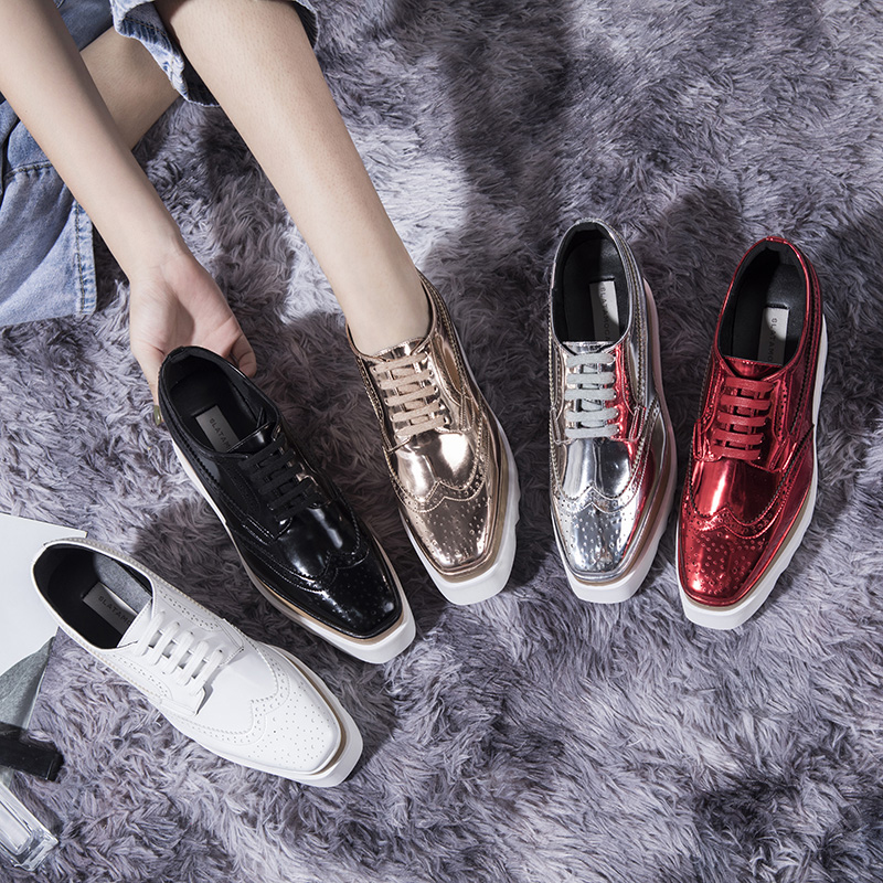 松糕鞋女厚底2025春秋新款加绒内增高布洛克雕花方头坡跟真皮单鞋