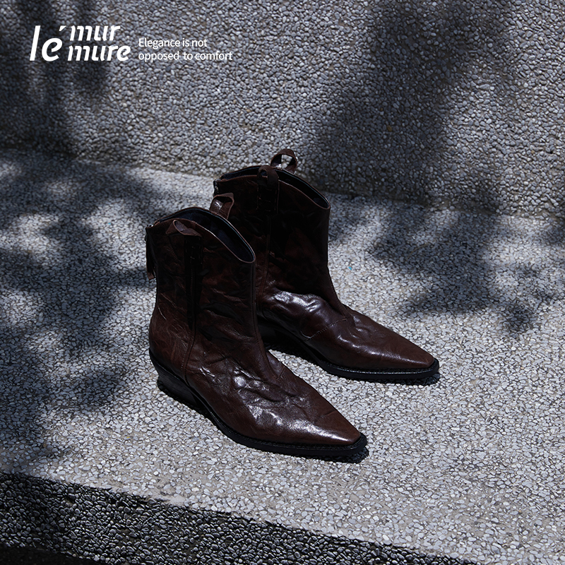 Le' Murmure北美抓皱水牛皮重工V口粗跟丹麦棕及踝靴女