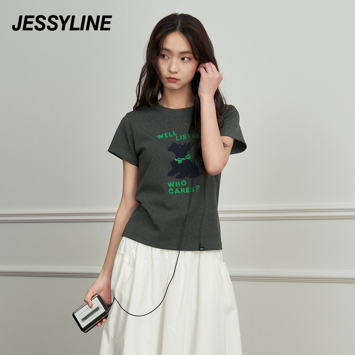 jessyline2025夏季新款杰茜莱深灰色正肩短袖t恤女小个子短款上衣