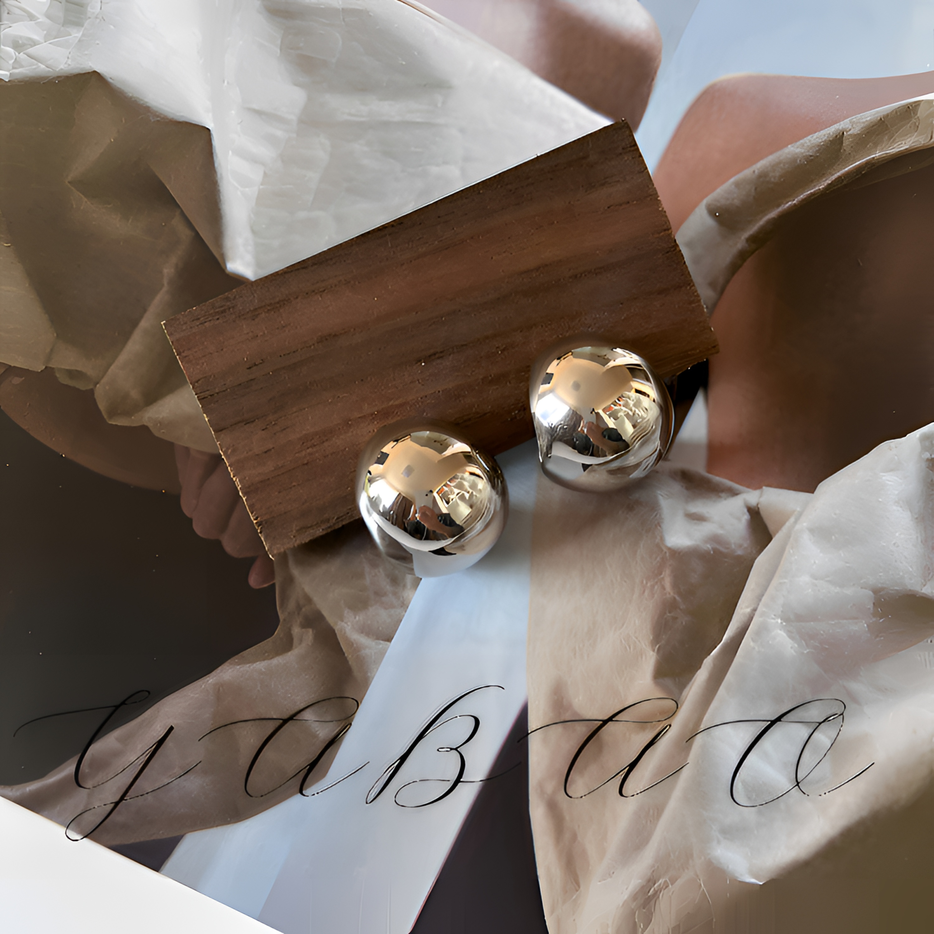 铜合金耳饰 银光面圆球耳环简约百搭御姐高级感耳钉