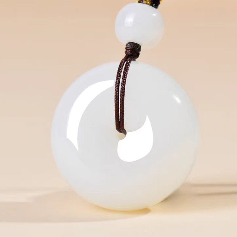 天然新疆和田玉白玉平安扣吊坠女款玉石项链锁骨链时尚简约大气