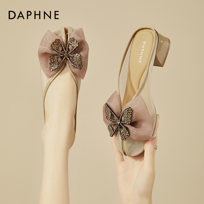 达芙妮网纱粗跟半软底夏季女2025蝴蝶结水钻包头软底仙女风一脚蹬