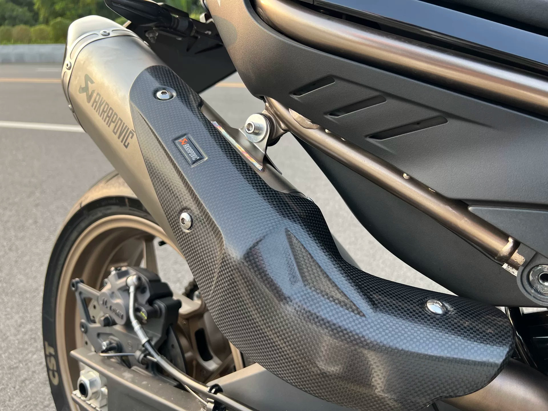 适用KTM DUKE 790天蝎排气890碳纤维护板 800NK一体式天蝎AR排气