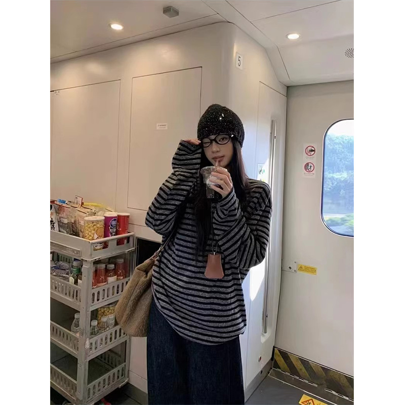 复古黑灰条纹长袖t恤女春秋季新款百搭宽松内搭打底衫慵懒风上衣