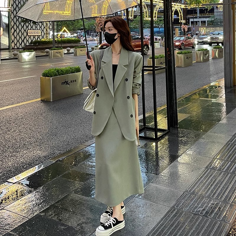 大码赫本风气质西装半身裙两件套女2024秋胖mm设计感显瘦西服套装