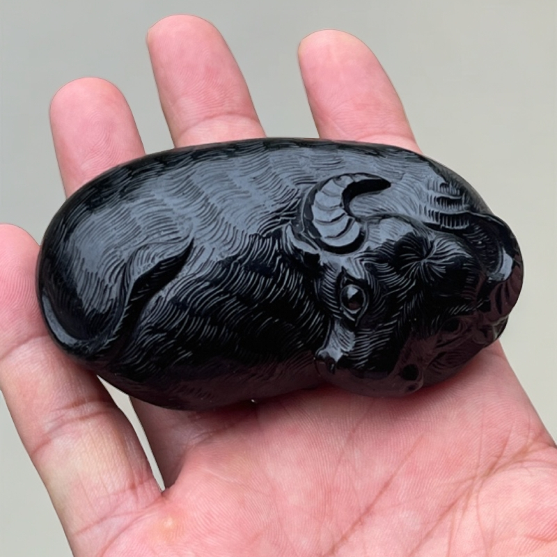雷公墨玻璃陨纯手工收藏级手把件卧着的水牛