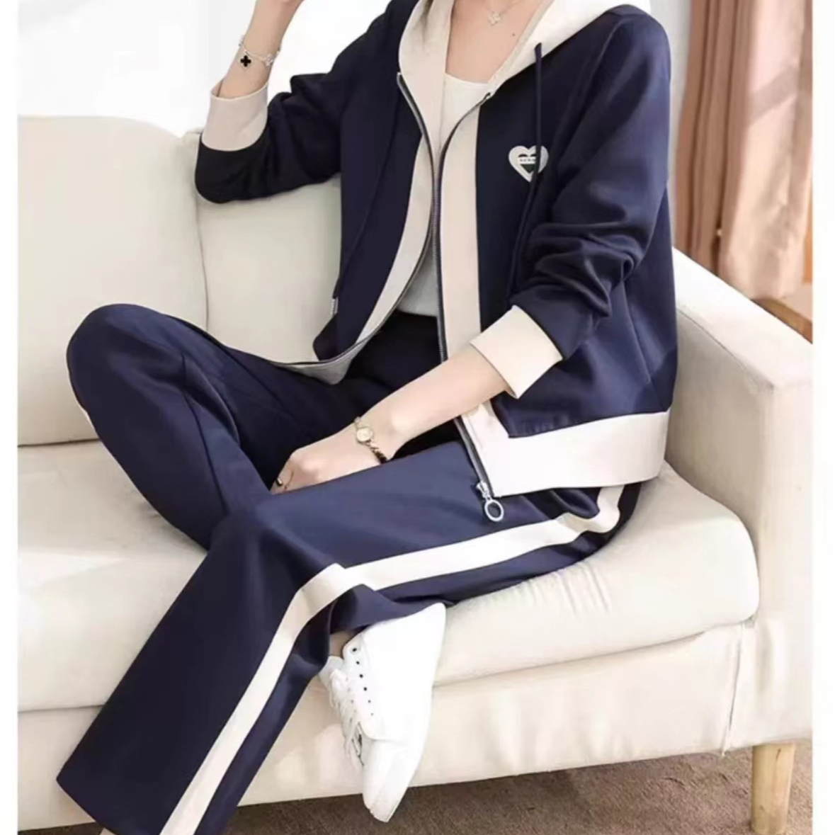 春秋韩版套装洋气中年女士运动服休闲卫衣两件套连帽减龄气质显瘦