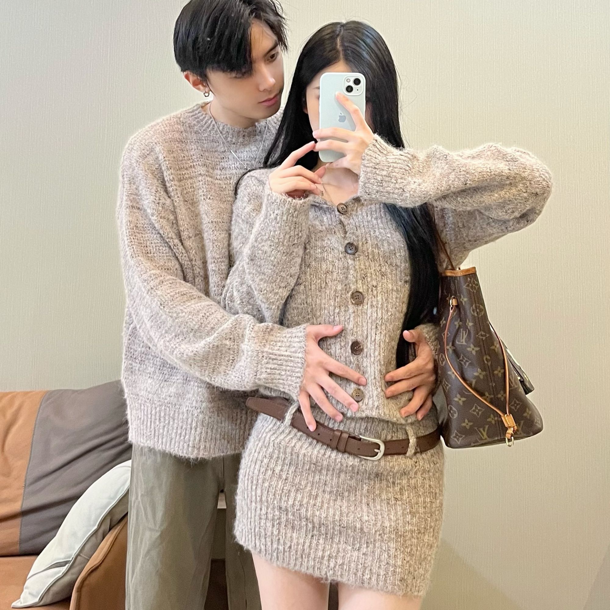 情侣装秋冬季小众设计感收腰显瘦女针织连衣裙韩版宽松男毛衣潮