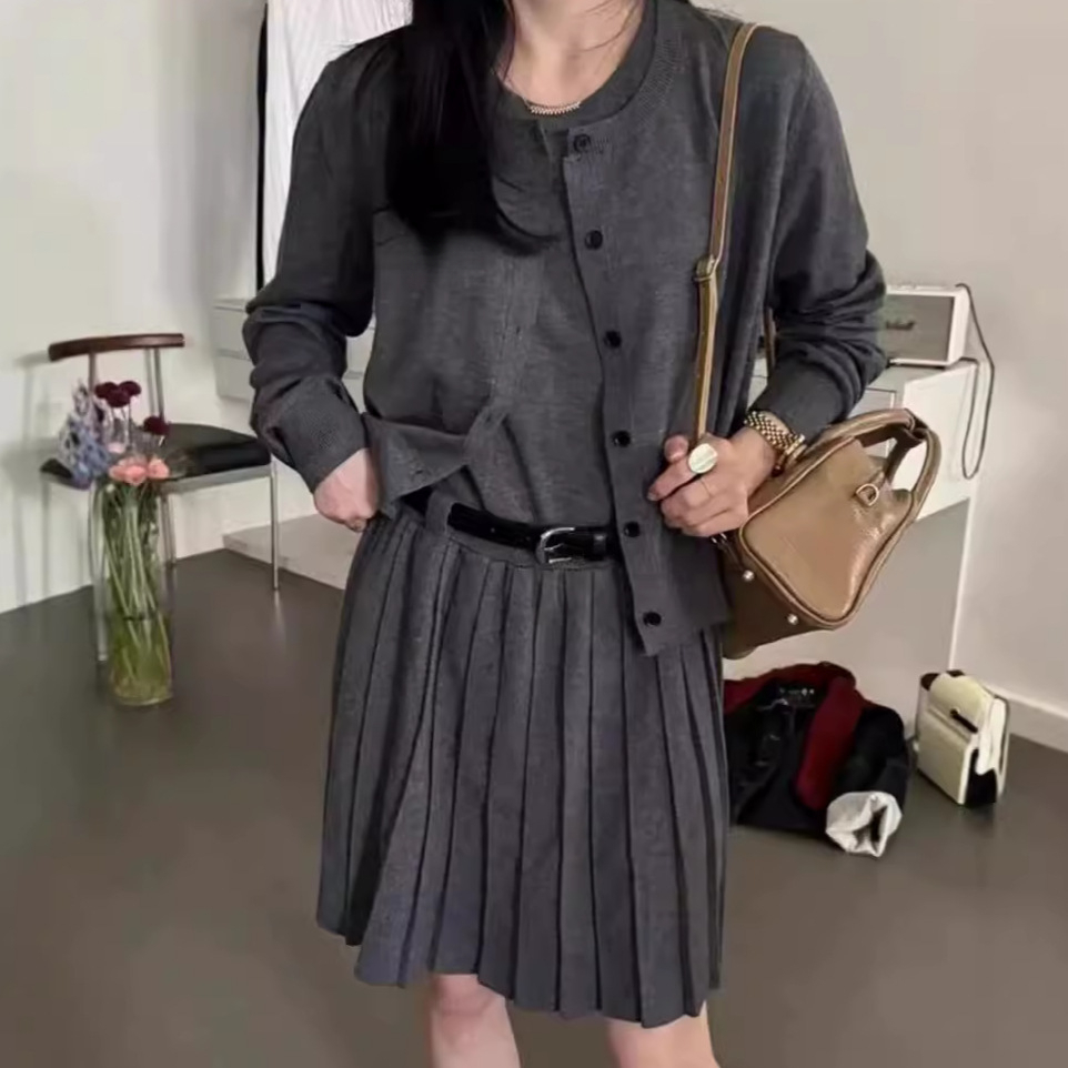 秋冬韩系穿搭套装新款时尚洋气减龄灰色针织开衫背心连衣裙两件套