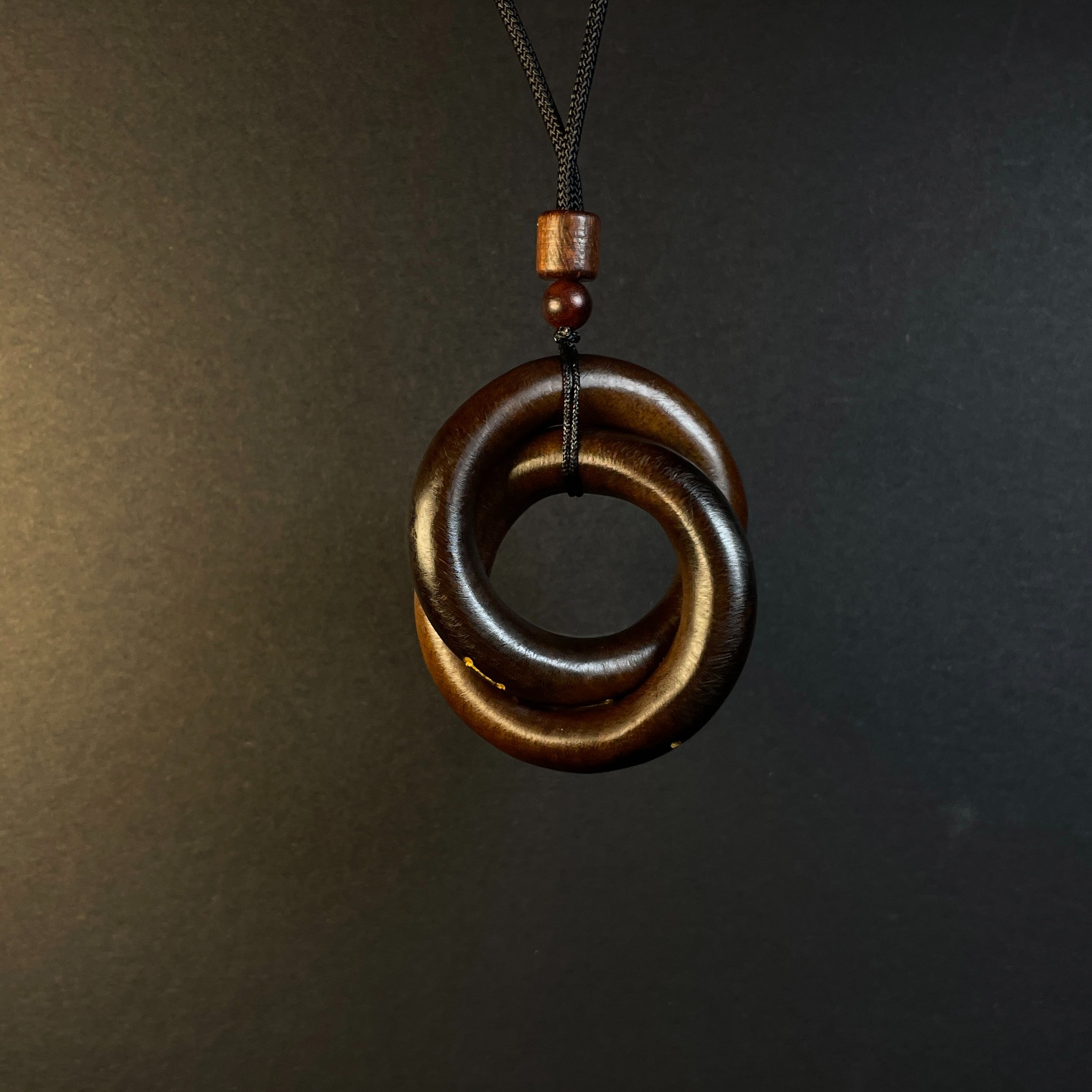 龙虎山天然雷击木乾坤圈挂件手工打磨传统物件雷击枣木脖挂