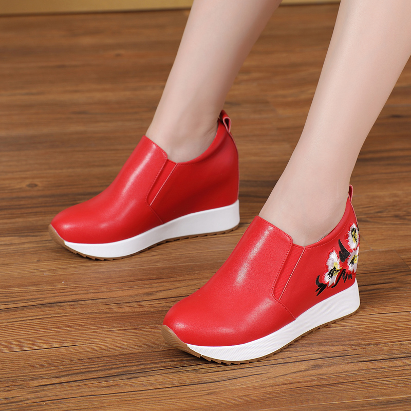 春季新款内增高女鞋显瘦软底运动休闲鞋坡跟绣花鞋真皮乐福鞋女