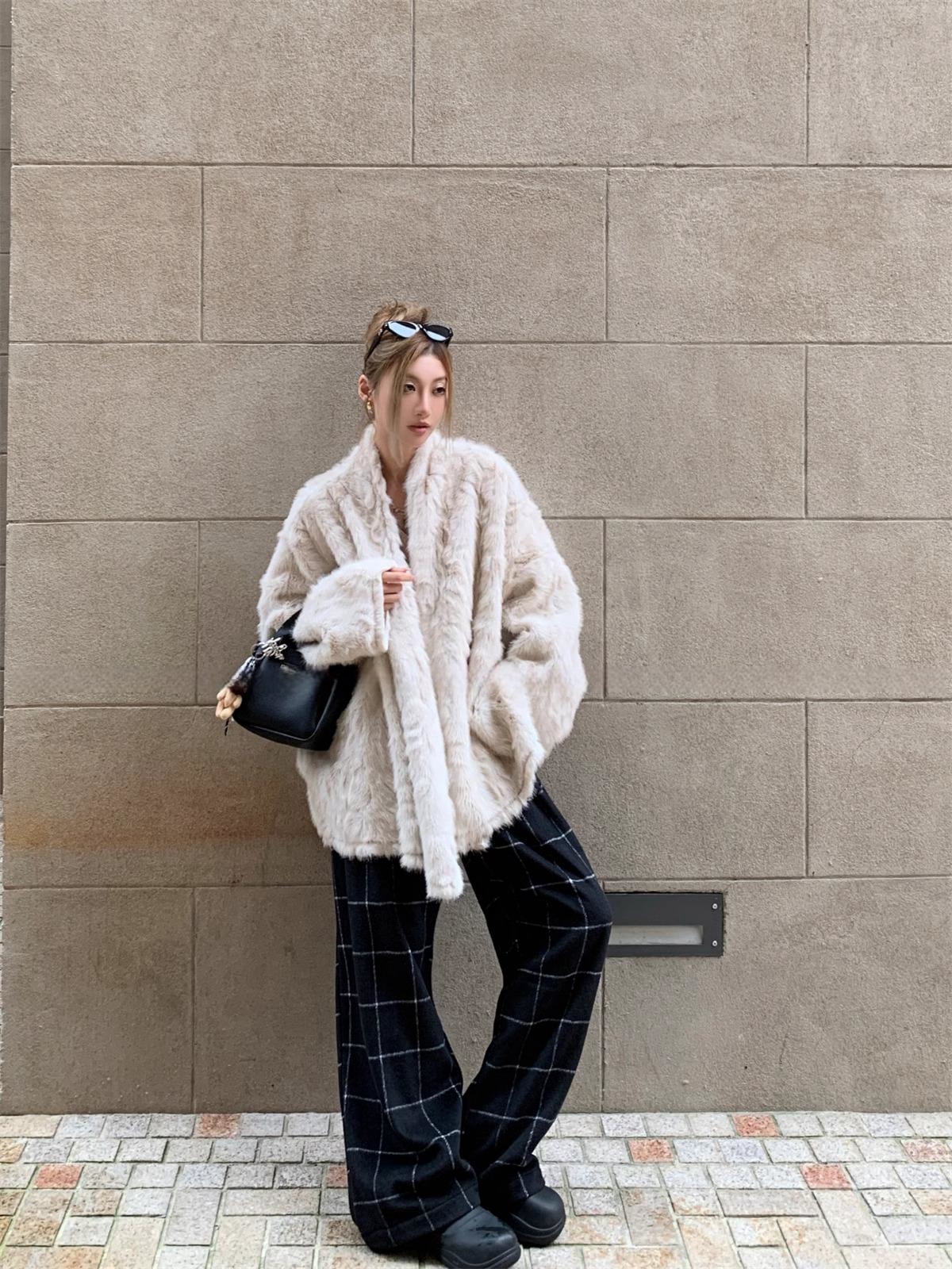 云雾石狐蝙蝠袖环保皮毛一体外套女秋冬季加厚慵懒风披肩毛毛大衣