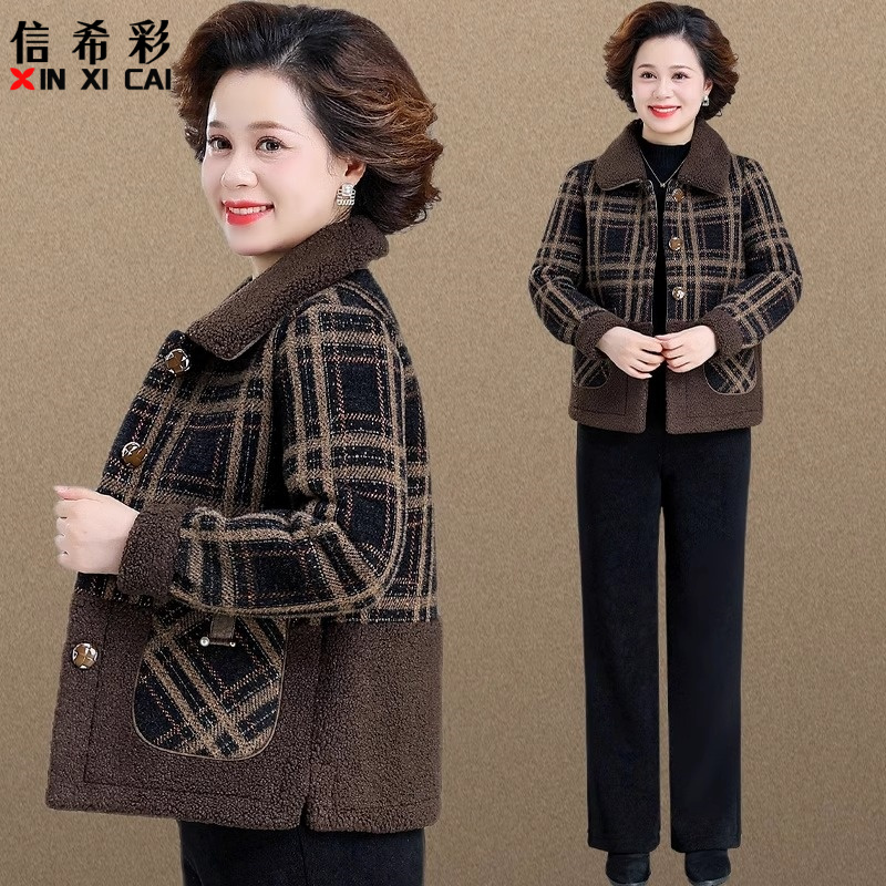 中年妈妈冬季羊羔绒外套短款中老年女装冬装新款毛呢上衣加绒加厚