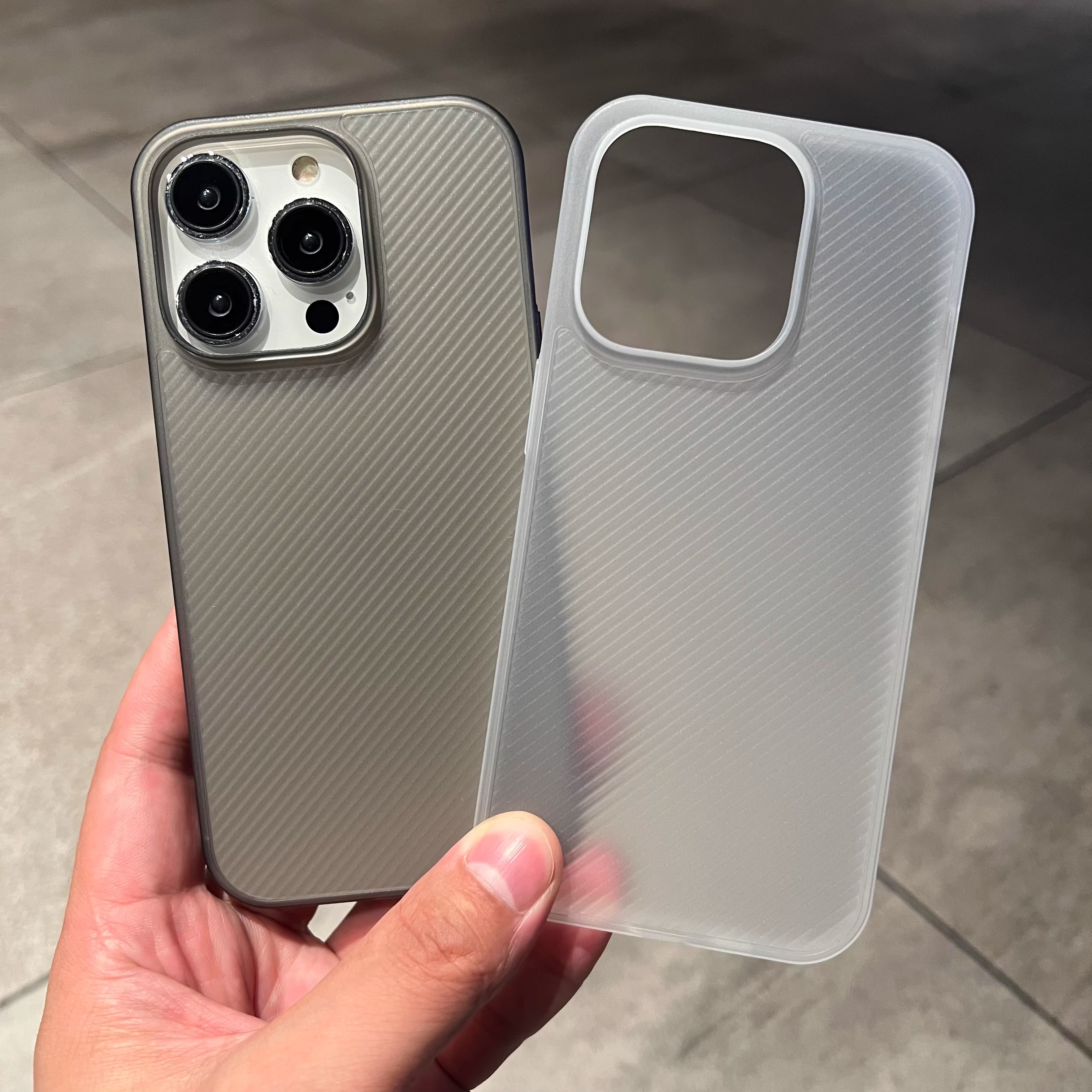 适用苹果16手机壳iPhone15promax半透明斜纹超薄14大孔防摔pp壳13