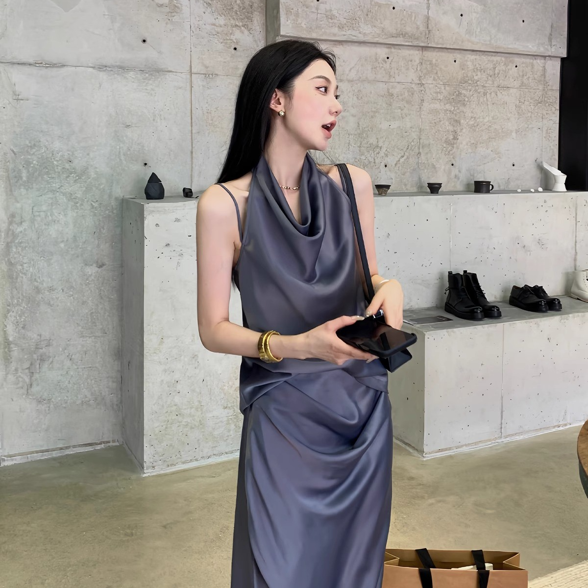区区欧阳【私服1:1 很rose】缎面挂脖上衣半身裙套装女夏季两件套