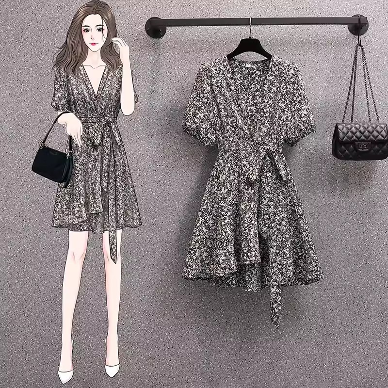 爆款2025夏新款高级感V领气质收腰显瘦碎花裙大码一片式连衣裙